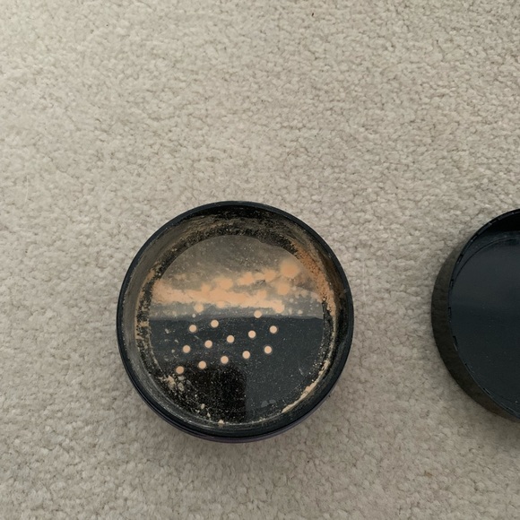 Wet n Wild PhotoFocus translucent powder in Banana - Picture 2 of 3